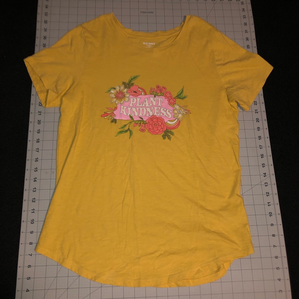 Old Navy. Short Sleeve Top. Size Large Tall. Yellow Color.